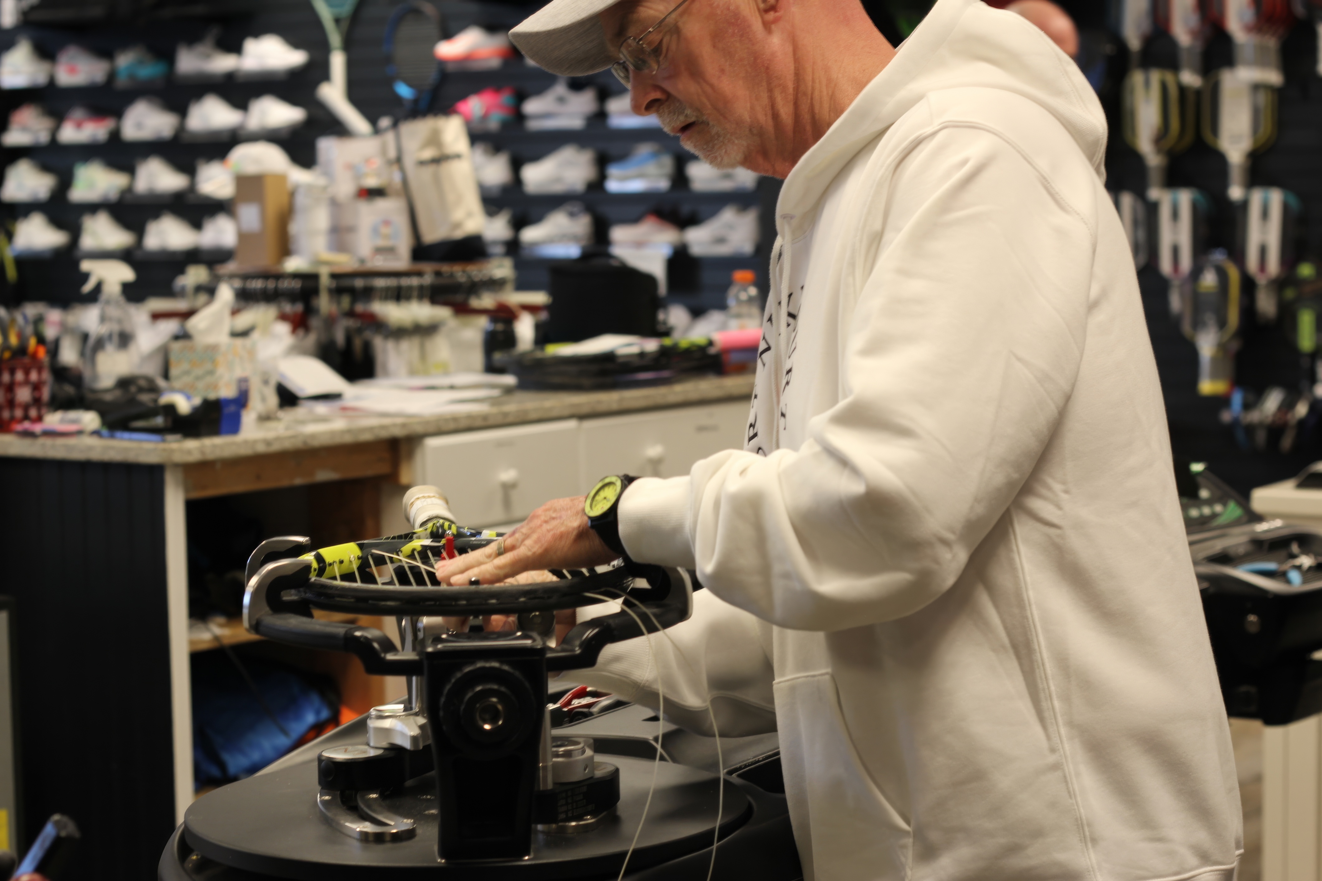 Certified technician at the stringing machine